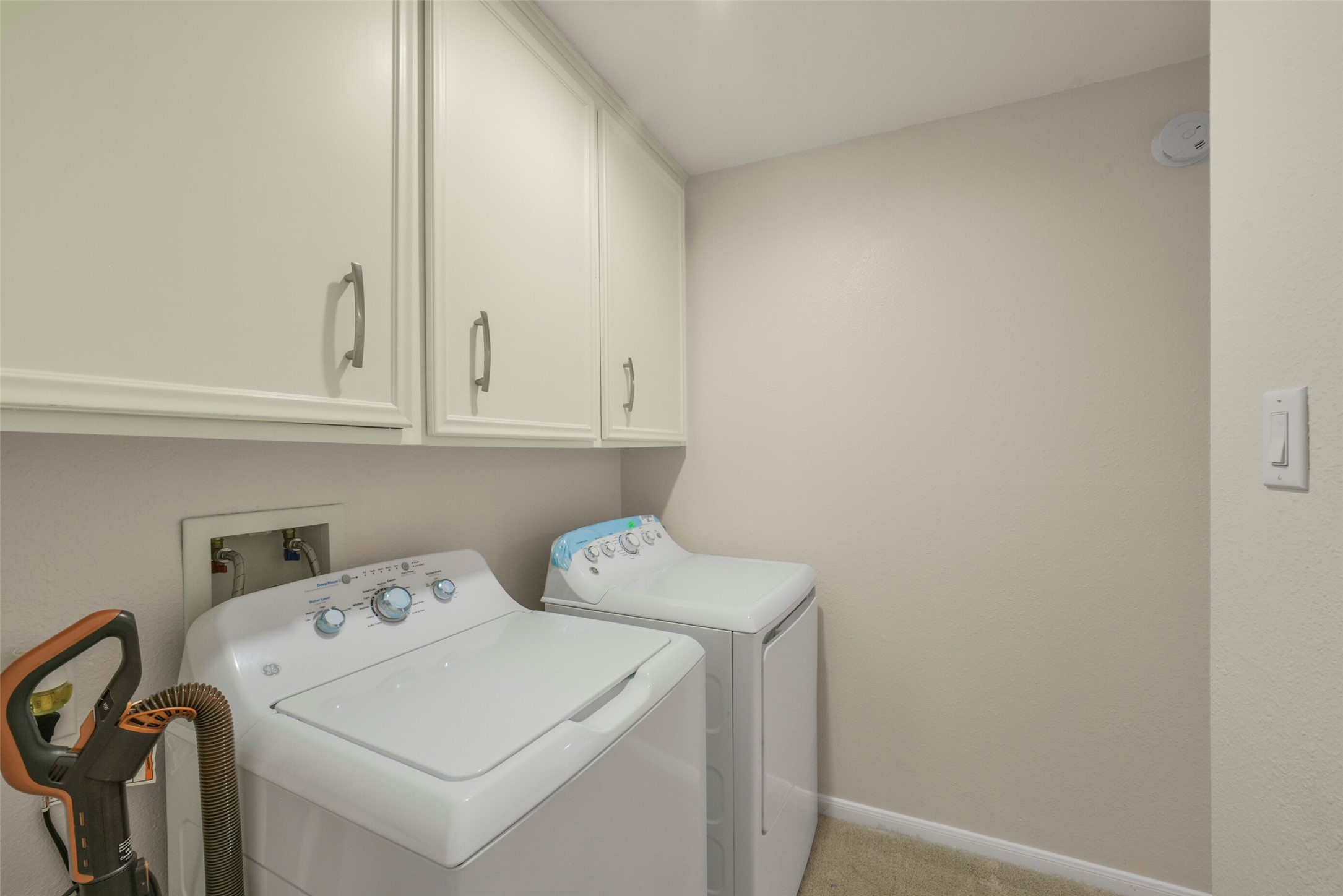 5707 Innsbruck Street Bellaire, TX 77401 - Photo 33 of 35 Laundry area located conveniently upstairs. Washer, dryer convey with home.