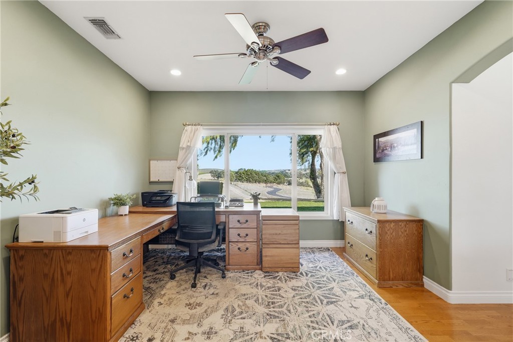 220 Cook Court Templeton, CA 93465 - Photo 16 of 45 a room with furniture and a large window