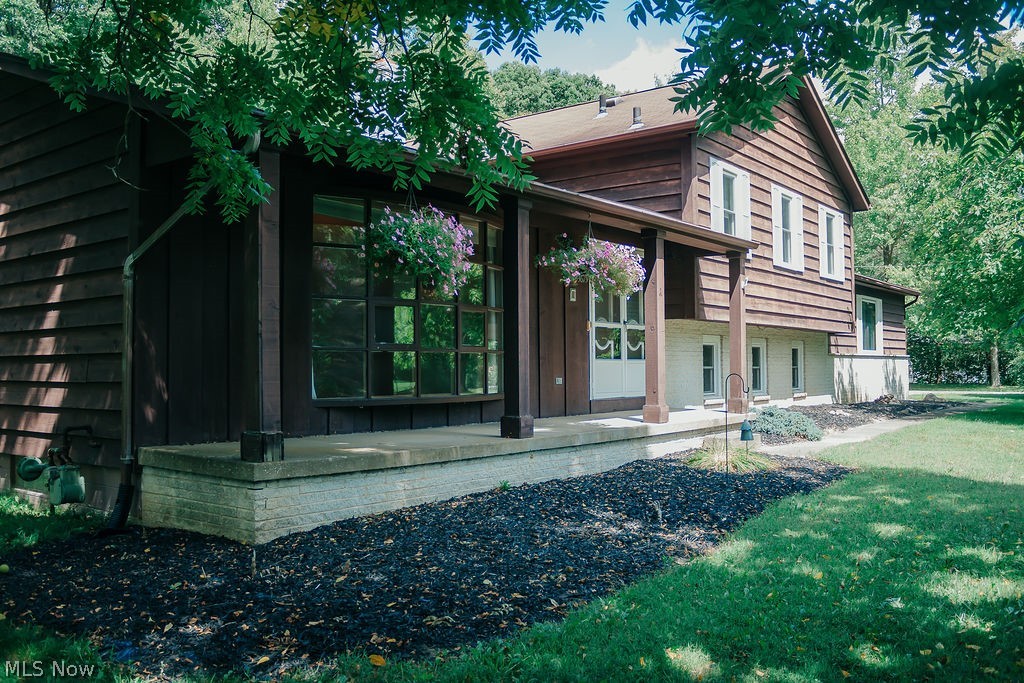 3615 Spring Valley Road Akron, OH 44333 - Photo 3 of 35