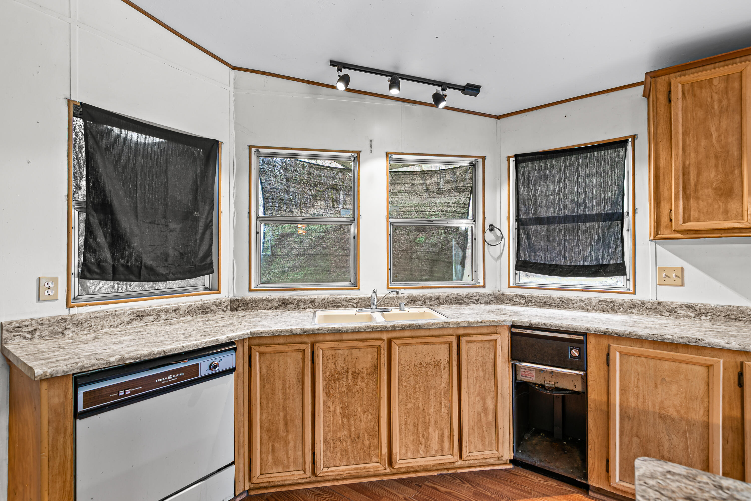 5885 Crowfoot Road Trail, OR 97541 - Photo 15 of 45 9R9A6204