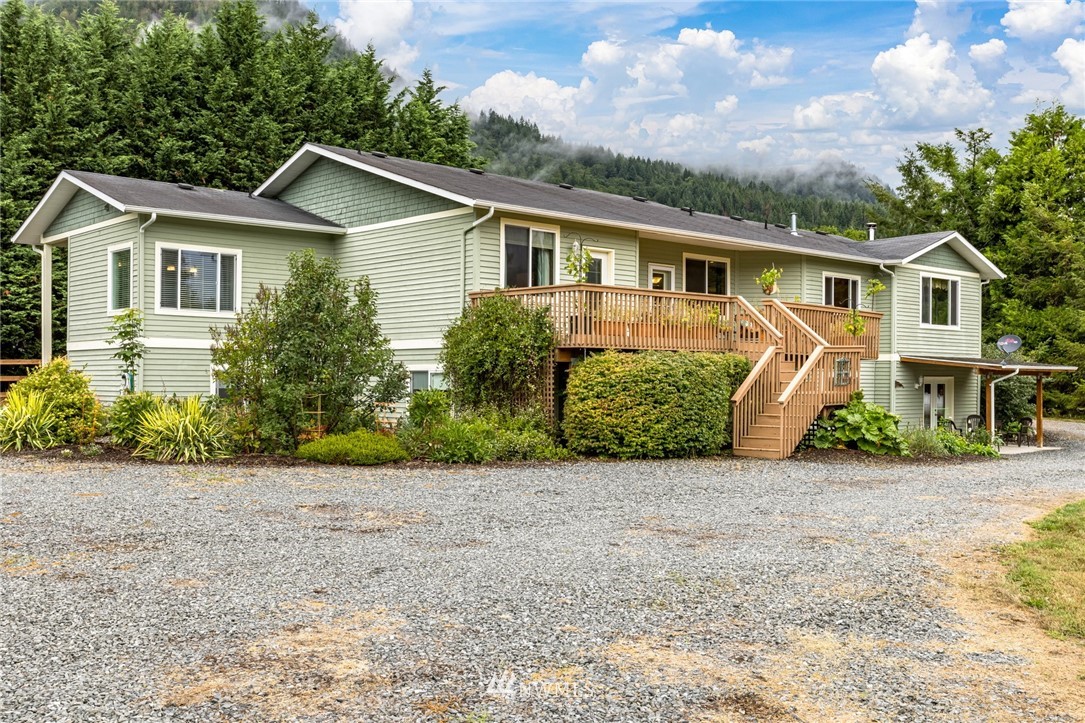 7446 Wheeler Road Maple Falls, WA 98266 - Photo 3 of 40 Gallery Image 3