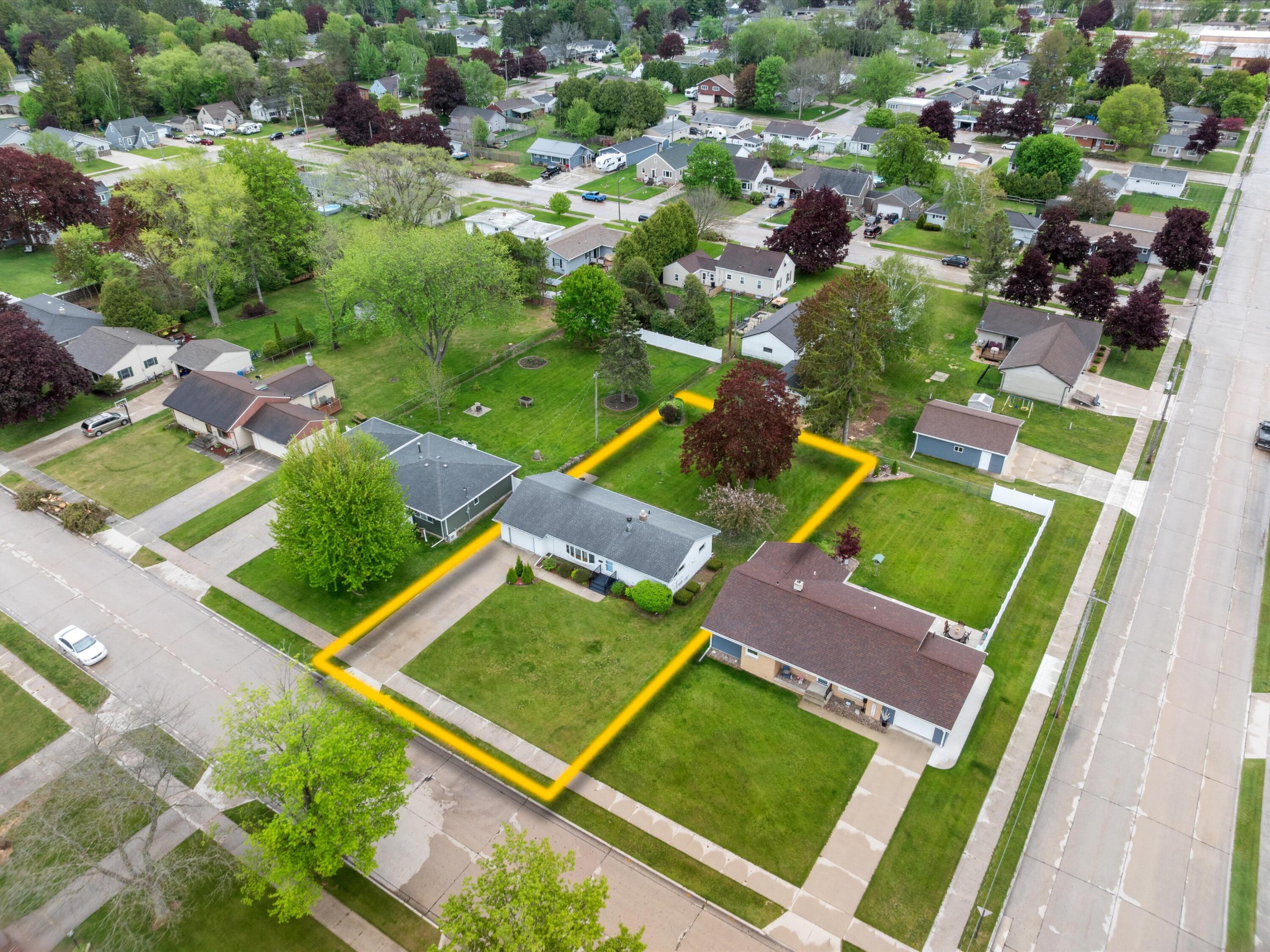2343 39th Street Two Rivers, WI 54241 - Photo 31 of 33 31-004_3102117_2058_0075_D-Edit