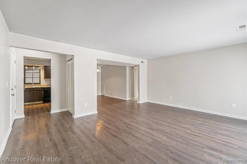 330 South Drake Road, Unit M08 Kalamazoo, MI 49009 - Photo 28 of 64