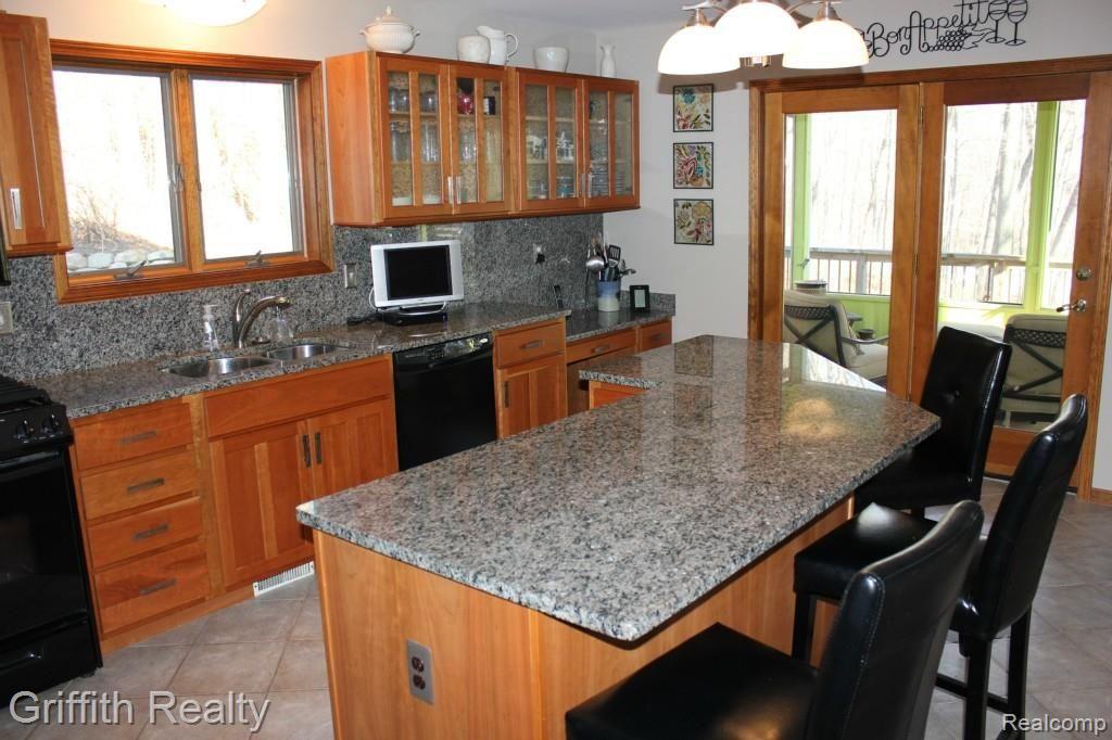 7809 Lee Road Brighton, MI 48116 - Photo 9 of 27 Island.jpg