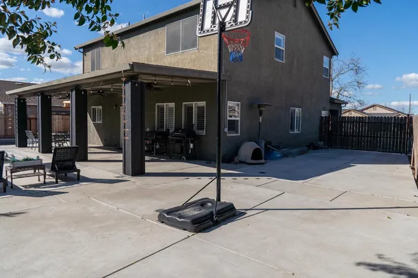 $640,000 | 6904 Melody Court, Hughson, CA 95326