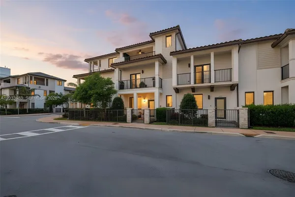 $899,999 | 4256 Northwest 83rd Avenue, Doral, FL 33166
