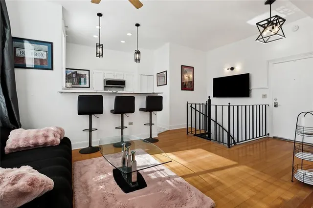 $2,080 | 330 Julia Street, Unit PH3, New Orleans, LA 70130