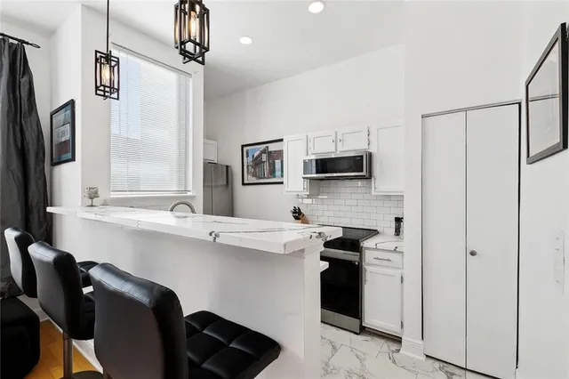 $2,080 | 330 Julia Street, Unit PH3, New Orleans, LA 70130