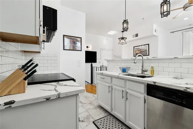 $2,080 | 330 Julia Street, Unit PH3, New Orleans, LA 70130