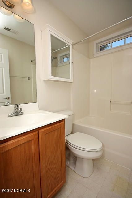 200 Rudolph Lane Hubert, NC 28539 - Photo 10 of 23 Hall BA