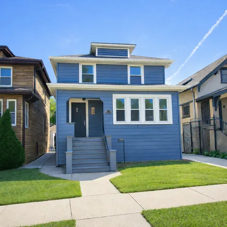 $389,900 | 908 Clinton Avenue, Oak Park, IL 60304