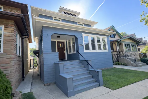 $389,900 | 908 Clinton Avenue, Oak Park, IL 60304