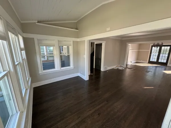 $389,900 | 908 Clinton Avenue, Oak Park, IL 60304