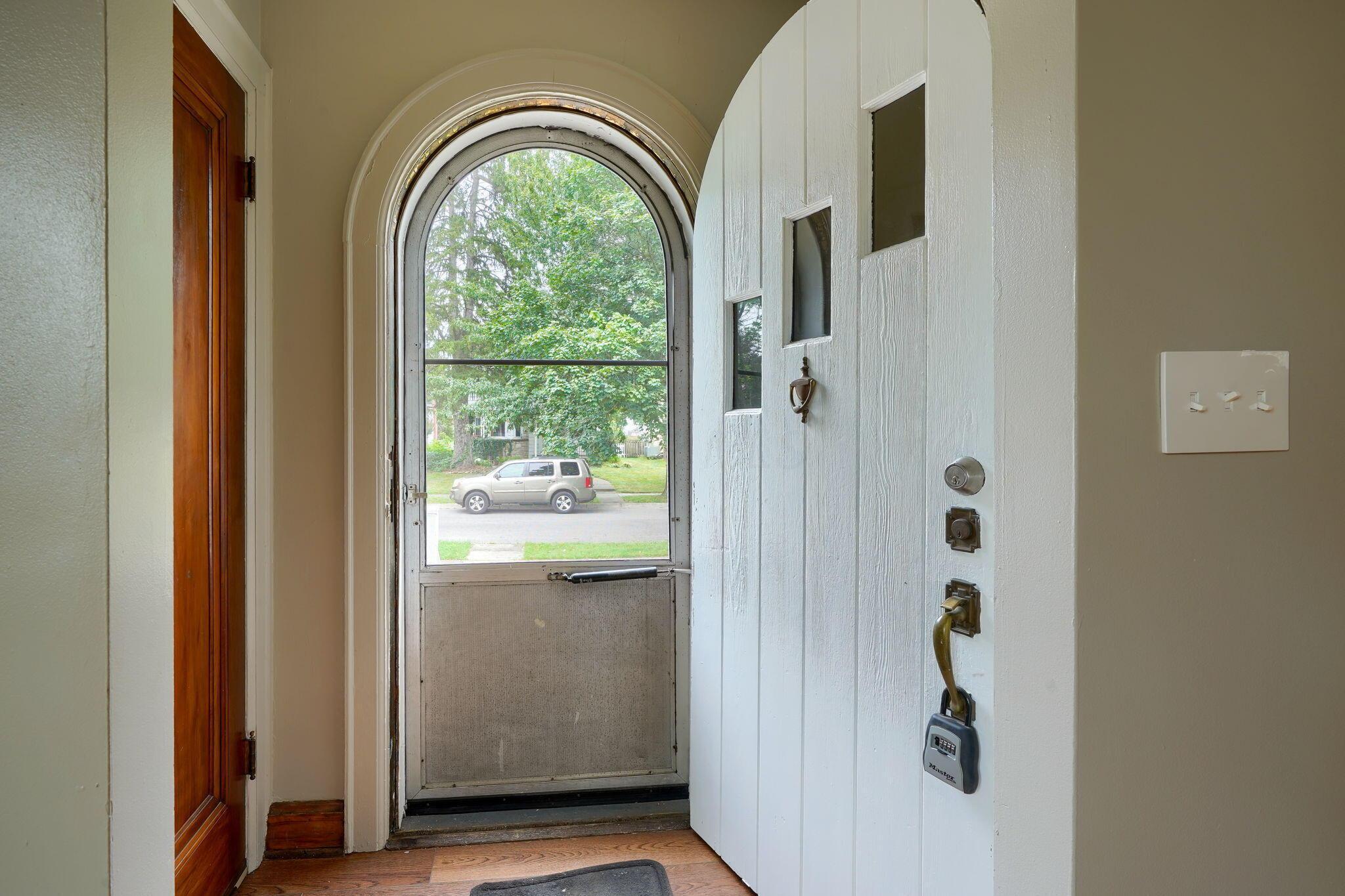 891 Vernon Road Columbus, OH 43209 - Photo 12 of 38
