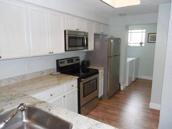 $2,100 | 3022 Alcazar Place, Unit 205, Palm Beach Gardens, FL 33410