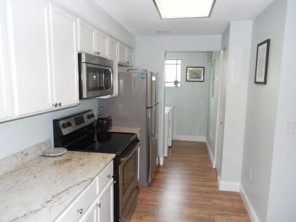 $2,100 | 3022 Alcazar Place, Unit 205, Palm Beach Gardens, FL 33410