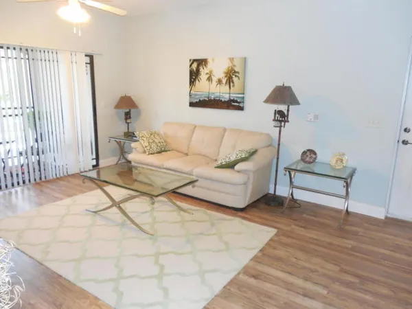 $2,100 | 3022 Alcazar Place, Unit 205, Palm Beach Gardens, FL 33410