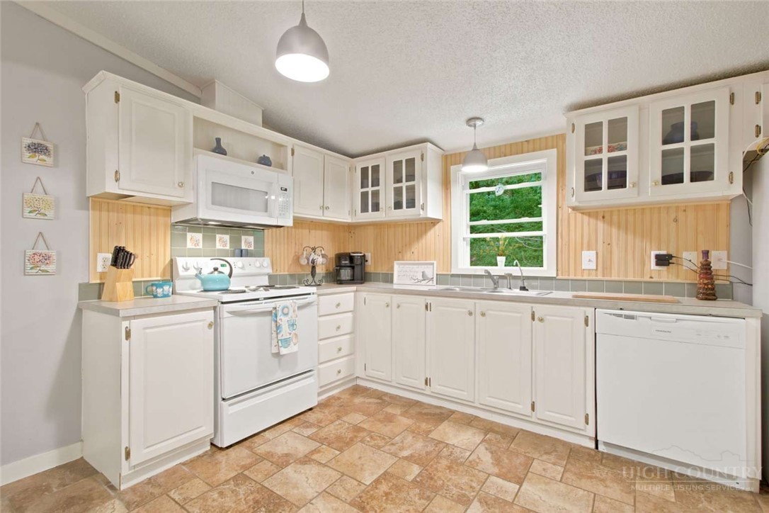 984 Cobbs Creek Road Boone, NC 28607 - Photo 10 of 25
