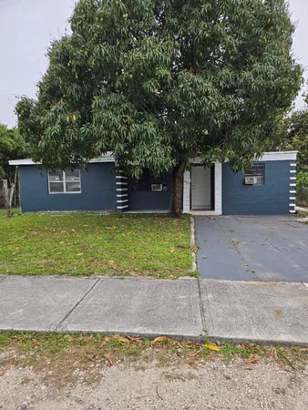 $2,800 | 1020 Northwest 147th Street, Miami, FL 33168