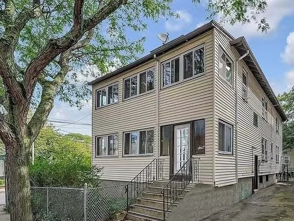 $3,100 | 29 Edward Sullivan Road, Unit 2, Cambridge, MA 02138