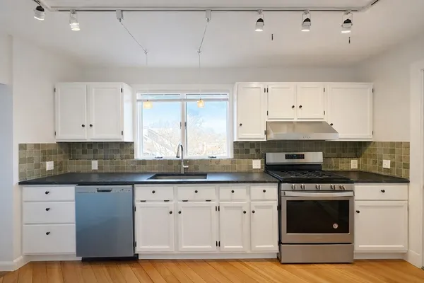 $3,100 | 29 Edward Sullivan Road, Unit 2, Cambridge, MA 02138