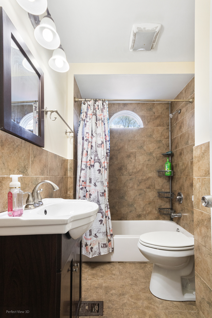 328 North Addison Road Wood Dale, IL 60191 - Photo 17 of 22 a bathroom with a sink a toilet and shower