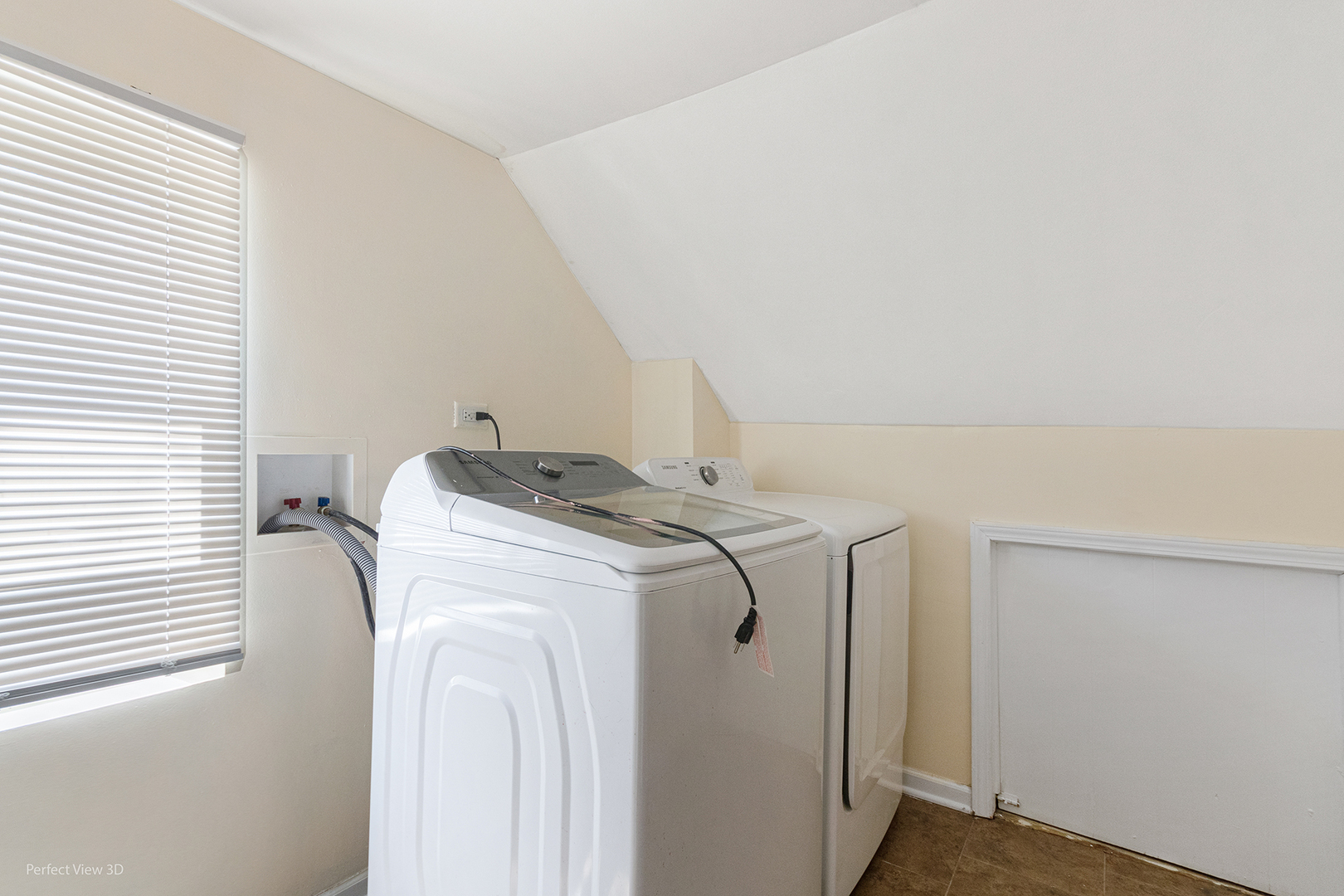 328 North Addison Road Wood Dale, IL 60191 - Photo 19 of 22 a utility room with dryer and washer