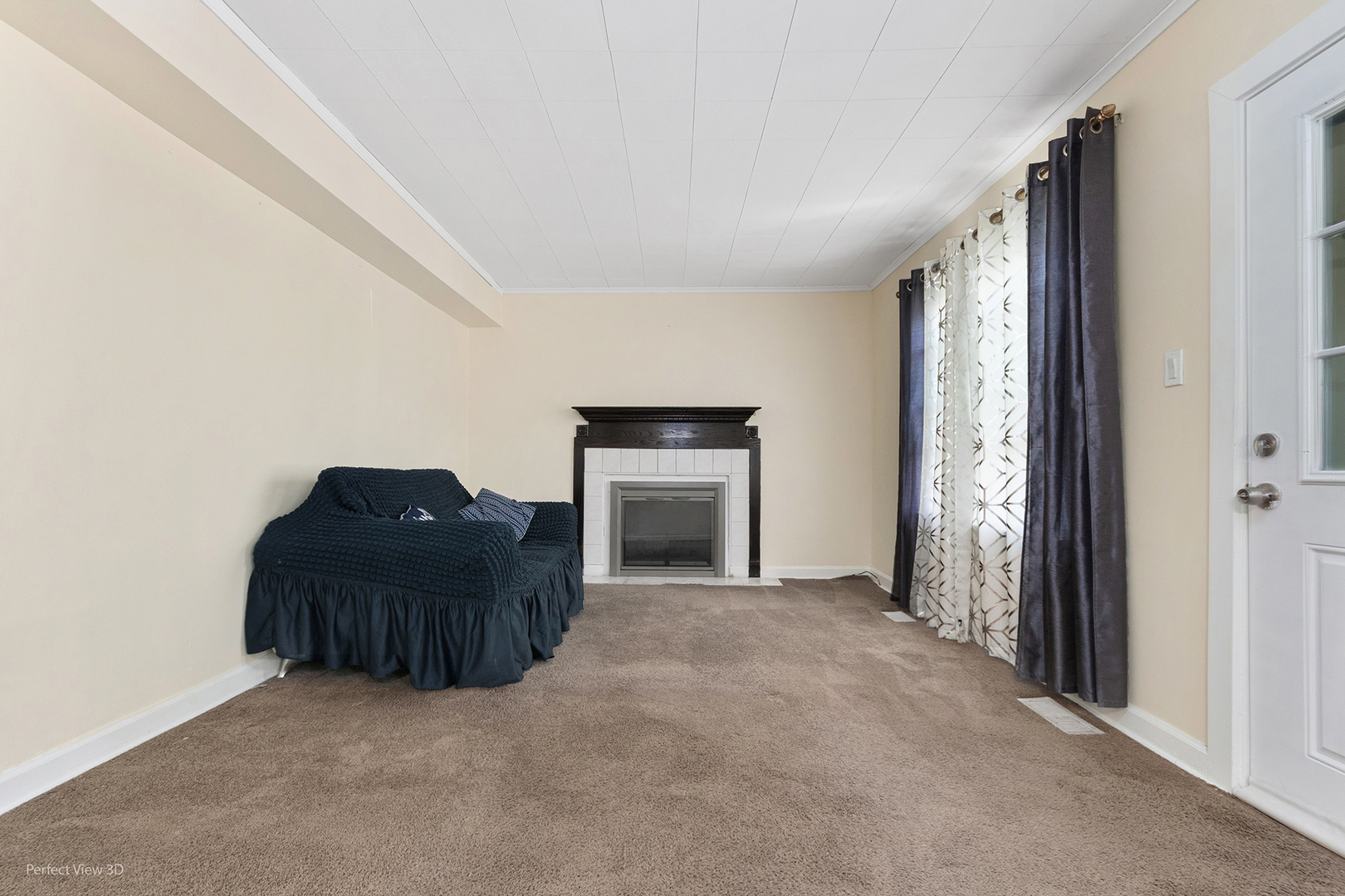 328 North Addison Road Wood Dale, IL 60191 - Photo 4 of 22 a big room with closet and a fireplace