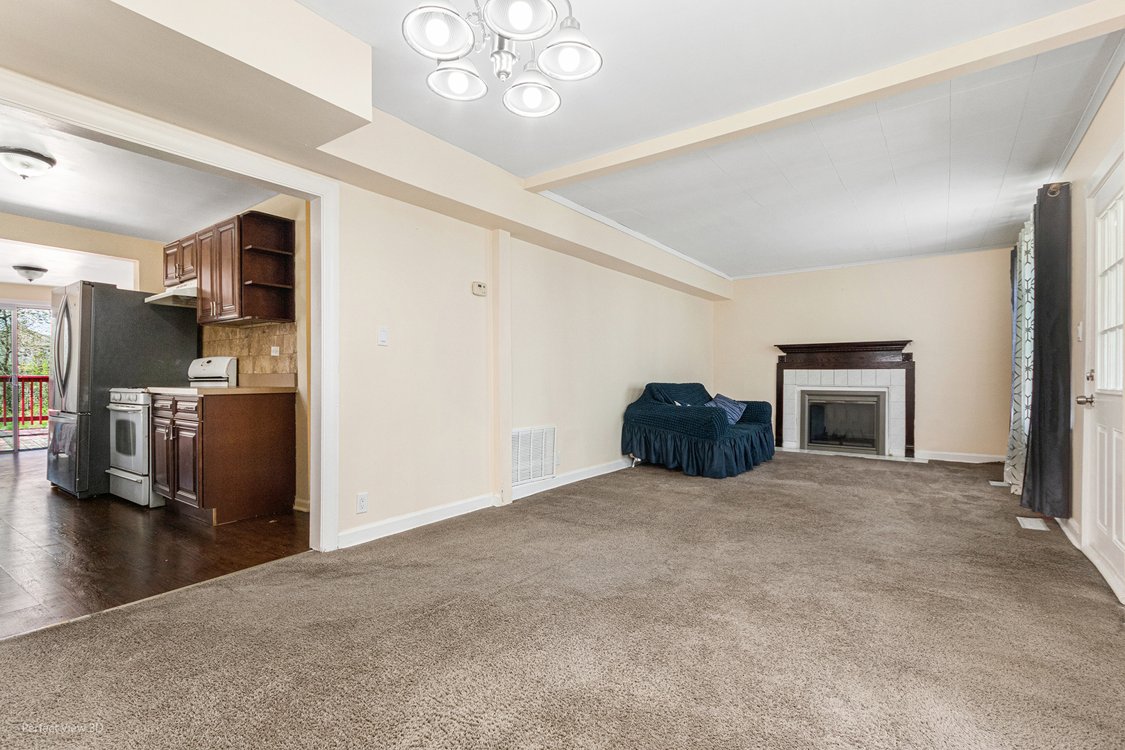 328 North Addison Road Wood Dale, IL 60191 - Photo 6 of 22 a big room with closet and a living room