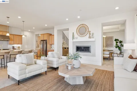 $2,599,000 | 5 Stirling Way, Hayward, CA 94542