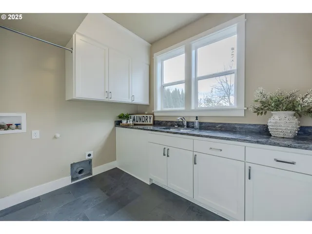 $929,000 | 1930 Sterling Park Place, Eugene, OR 97408