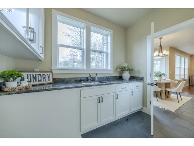 $929,000 | 1930 Sterling Park Place, Eugene, OR 97408