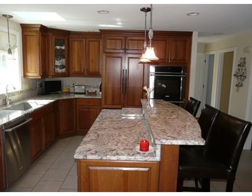 2 Pilgrim Road Chelmsford, MA 01824 - Photo 5 of 22 Gallery Image 5