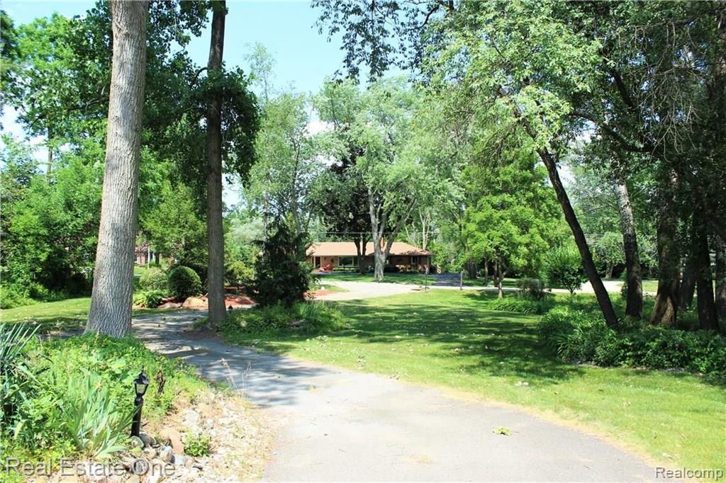28693 Salem Road Farmington, MI 48334 - Photo 33 of 35