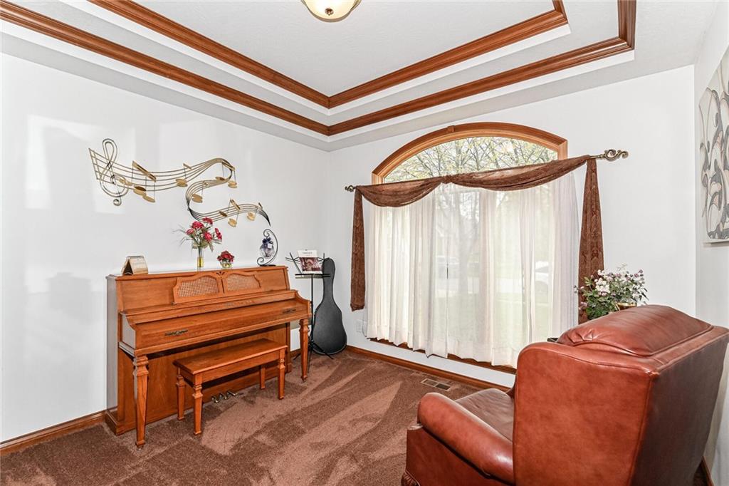 2023 Berry Road Greenwood, IN 46143 - Photo 5 of 48 Gallery Image 5