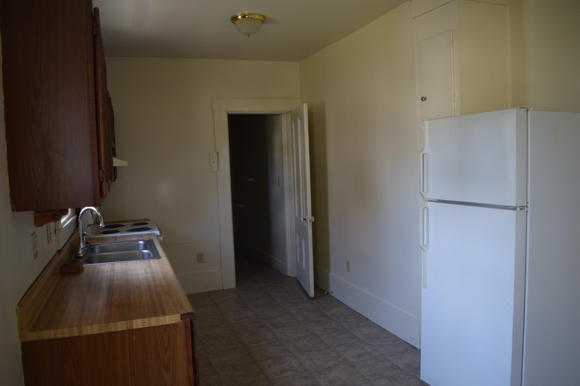 31 Summer Street Rochester, NH 03867 - Photo 7 of 28