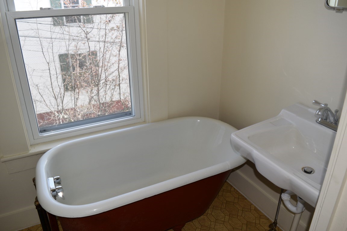 31 Summer Street Rochester, NH 03867 - Photo 10 of 28