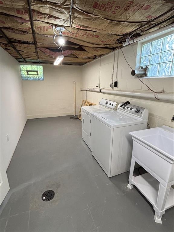 408 Highview Street Latrobe, PA 15650 - Photo 40 of 50 a utility room with dryer and washer