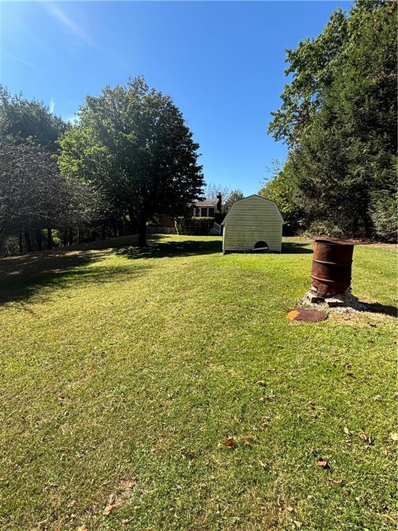 408 Highview Street Latrobe, PA 15650 - Photo 48 of 50 a view of an outdoor space and swimming pool