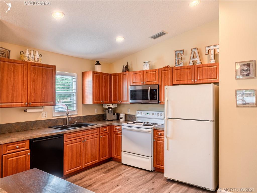 8902 Southwest Caprice Circle Stuart, FL 34997 - Photo 4 of 30 Gallery Image 4