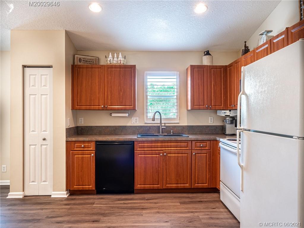 8902 Southwest Caprice Circle Stuart, FL 34997 - Photo 5 of 30 Gallery Image 5
