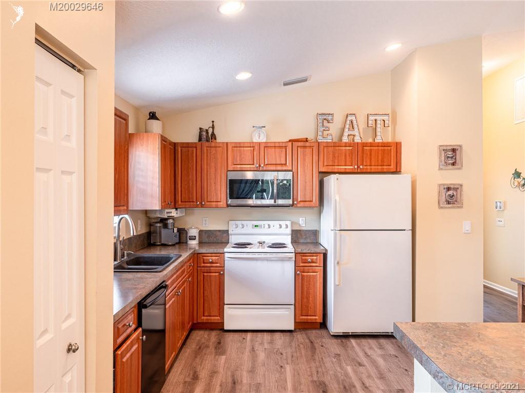 8902 Southwest Caprice Circle Stuart, FL 34997 - Photo 6 of 30 Gallery Image 6