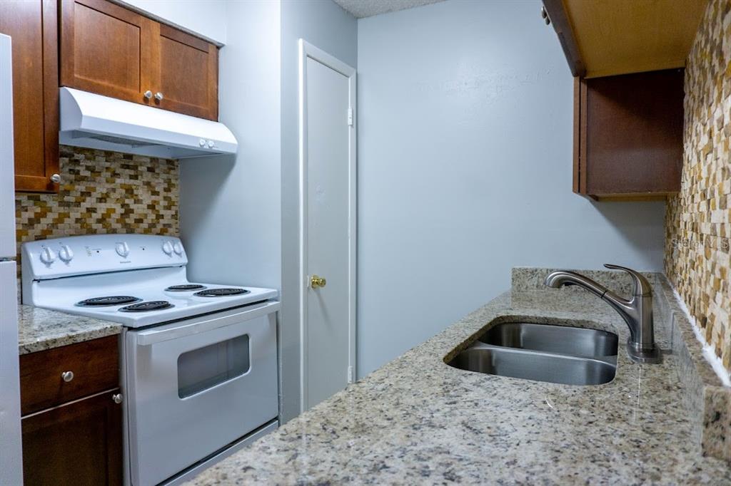 237 Thorntree Place, Unit 237 Brandon, FL 33510 - Photo 11 of 55 a kitchen with a stove and a sink