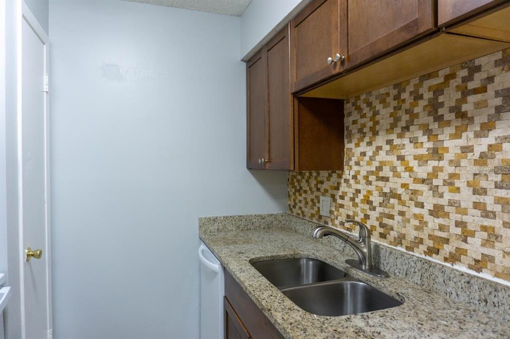 237 Thorntree Place, Unit 237 Brandon, FL 33510 - Photo 12 of 55