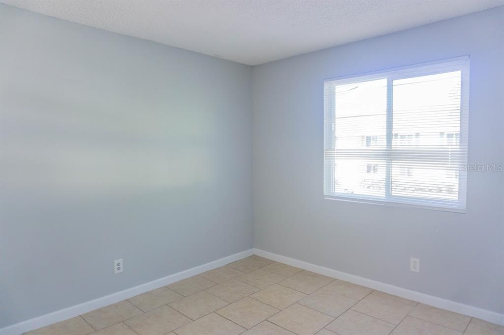 237 Thorntree Place, Unit 237 Brandon, FL 33510 - Photo 29 of 58 an empty room with a window
