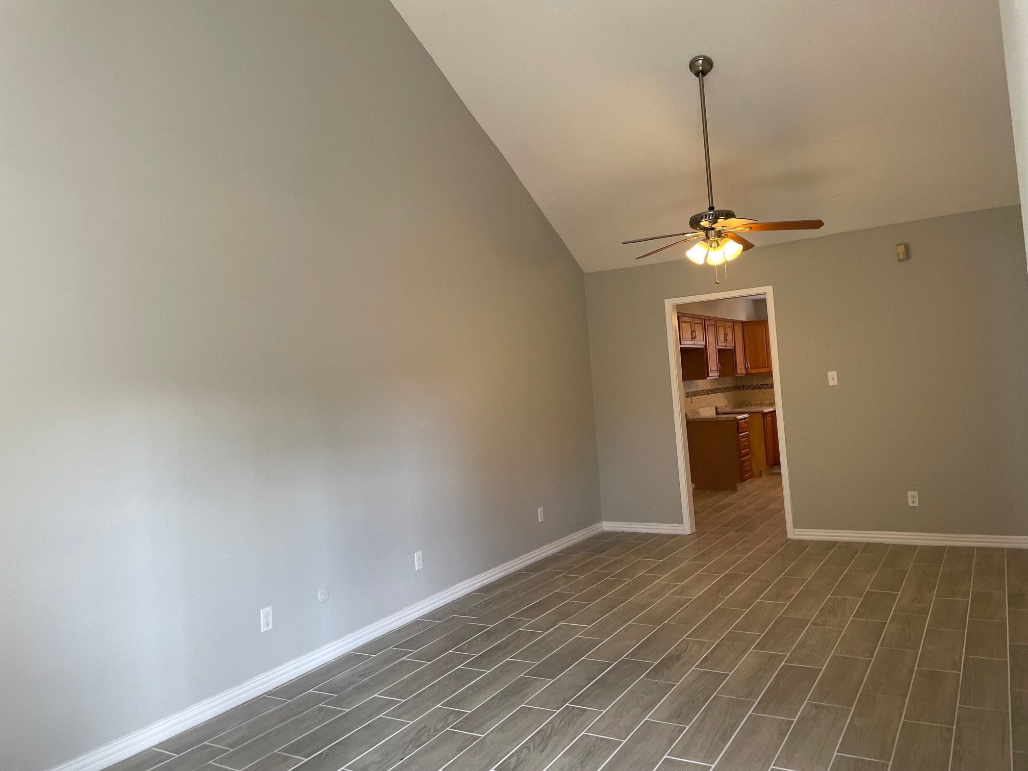 6401 Deihl Road, Unit 202 Houston, TX 77092 - Photo 10 of 22 Living room with cathedral celing