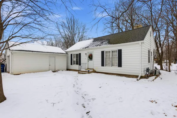 $199,000 | 182 North Clinton Avenue, Clintonville, WI 54929