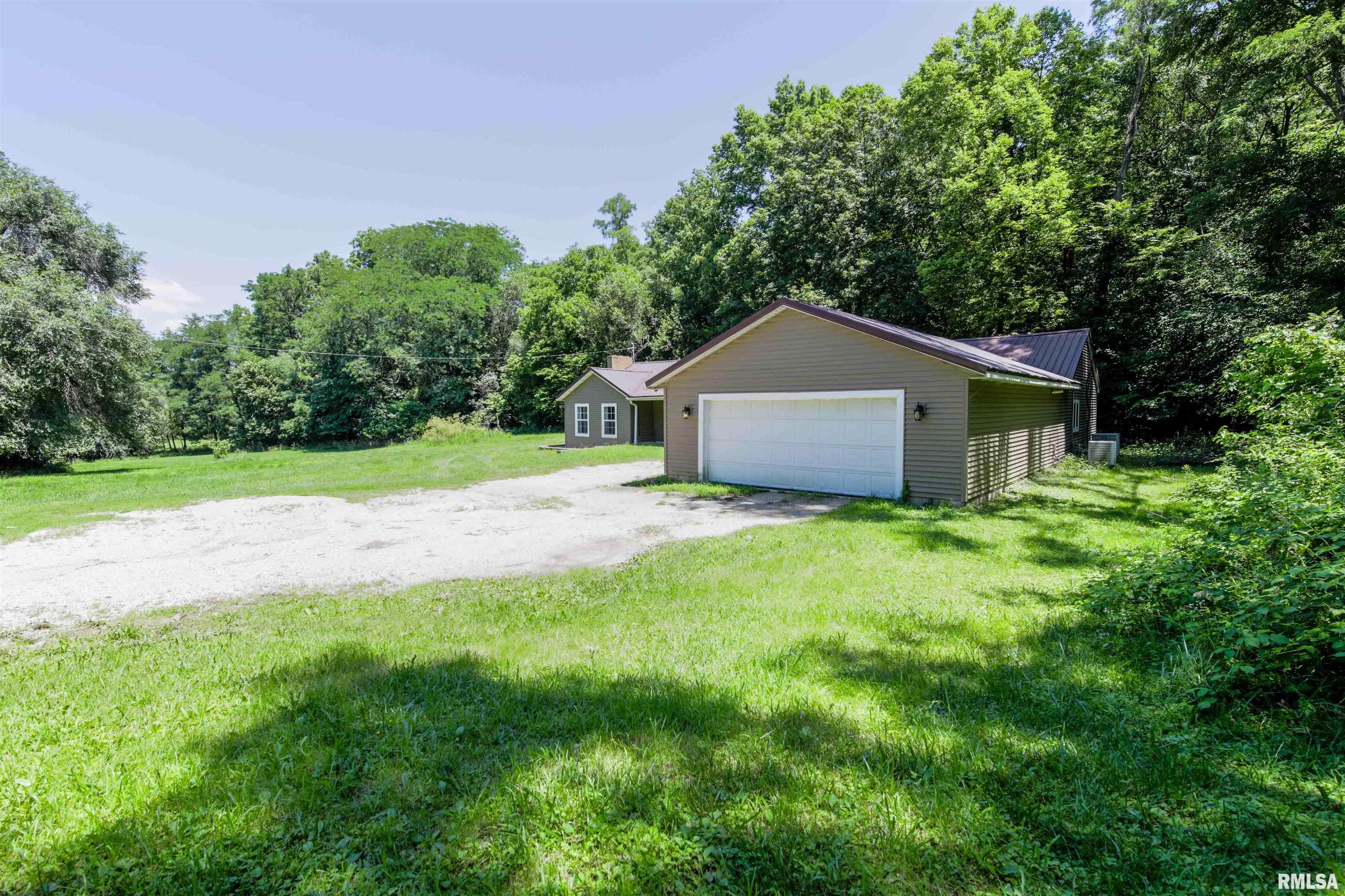 1562 Spring Bay Road East Peoria, IL 61611 - Photo 2 of 52