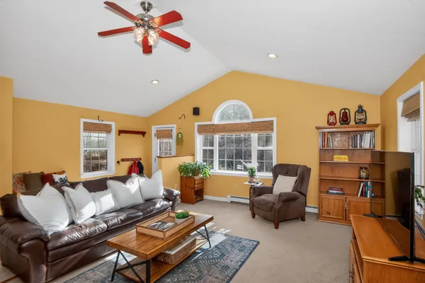 $585,000 | 2 Joslin Road, Amherst, NH 03031