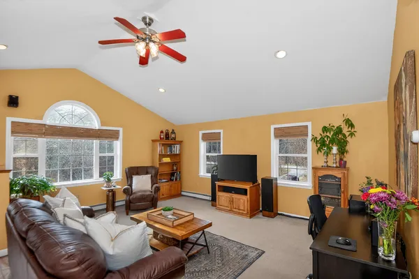 $585,000 | 2 Joslin Road, Amherst, NH 03031